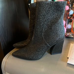 Beautiful Franco Sarto heeled bootie